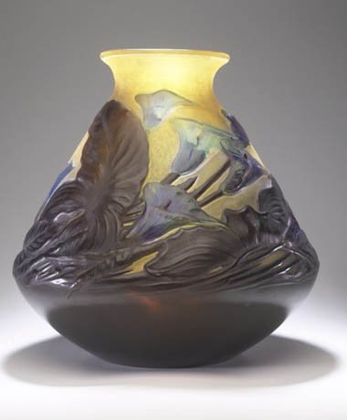 UEA 21017 - Vase 'blow-out' cameo glass, Emile Gall